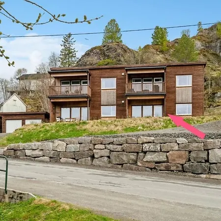 Moderne, Rolig Og Sentral I Lägenhet Svolvær