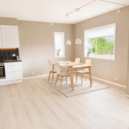Moderne, Rolig Og Sentral I Lägenhet *